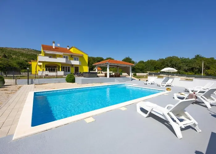 Vila Neda By Guide *