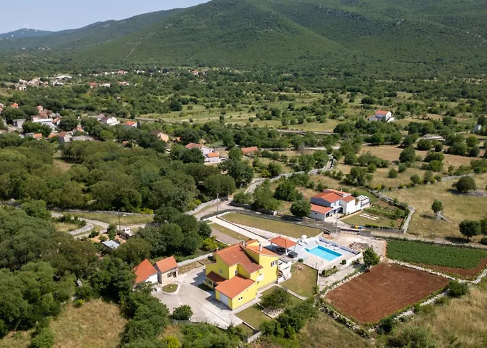 Vila Neda By Guide *