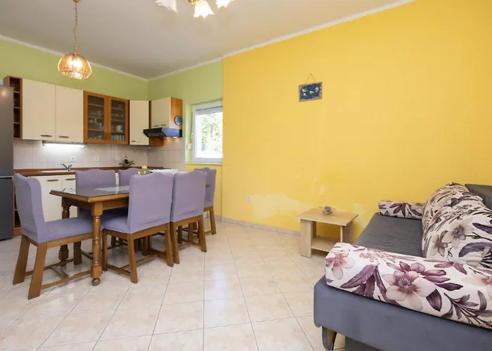 Neda By Guide * Primorski Dolac