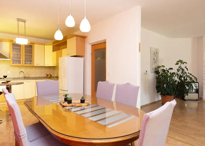 Neda By Guide * Primorski Dolac