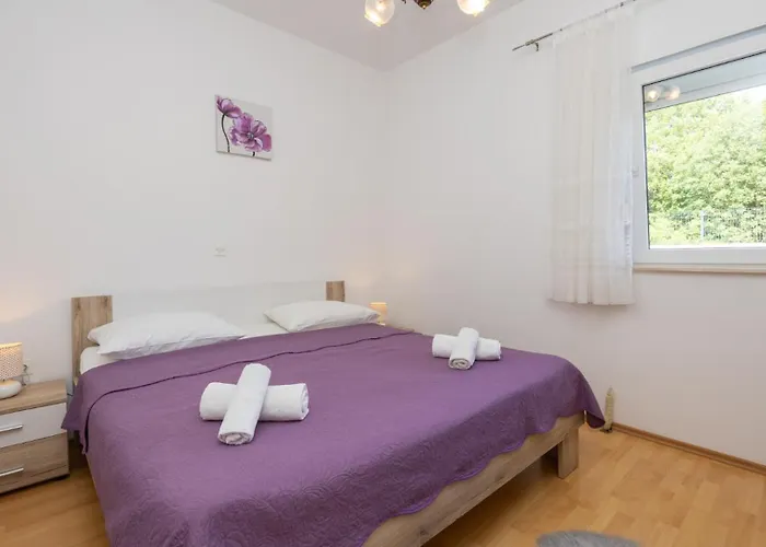 Neda By Guide Primorski Dolac