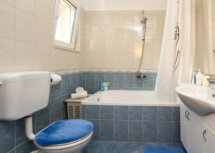 Neda By Guide Vila *