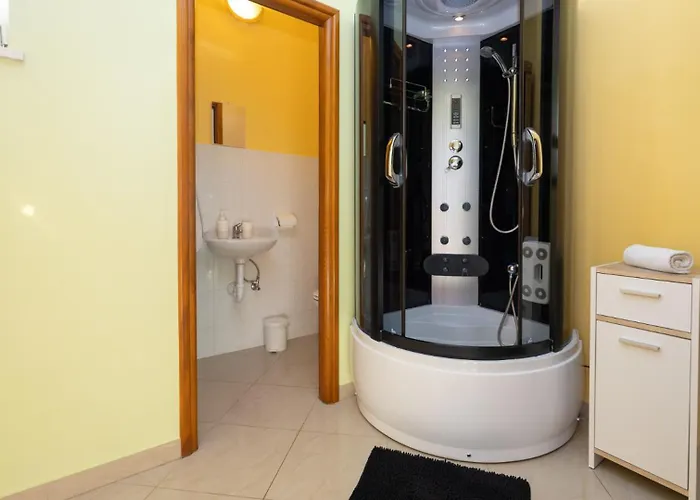 Neda By Guide Primorski Dolac